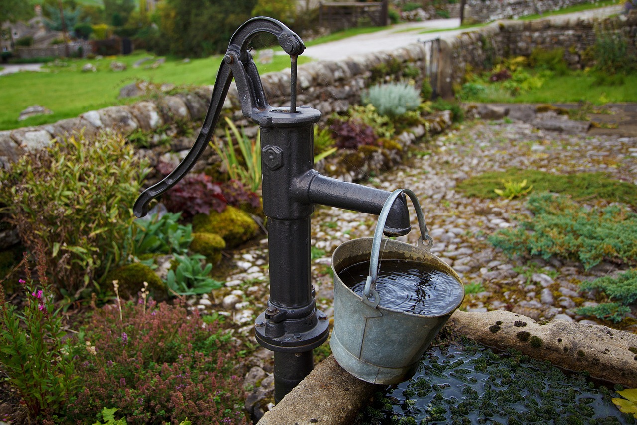 ¿Cuánto cuesta instalar una bomba de agua con placas solares?”