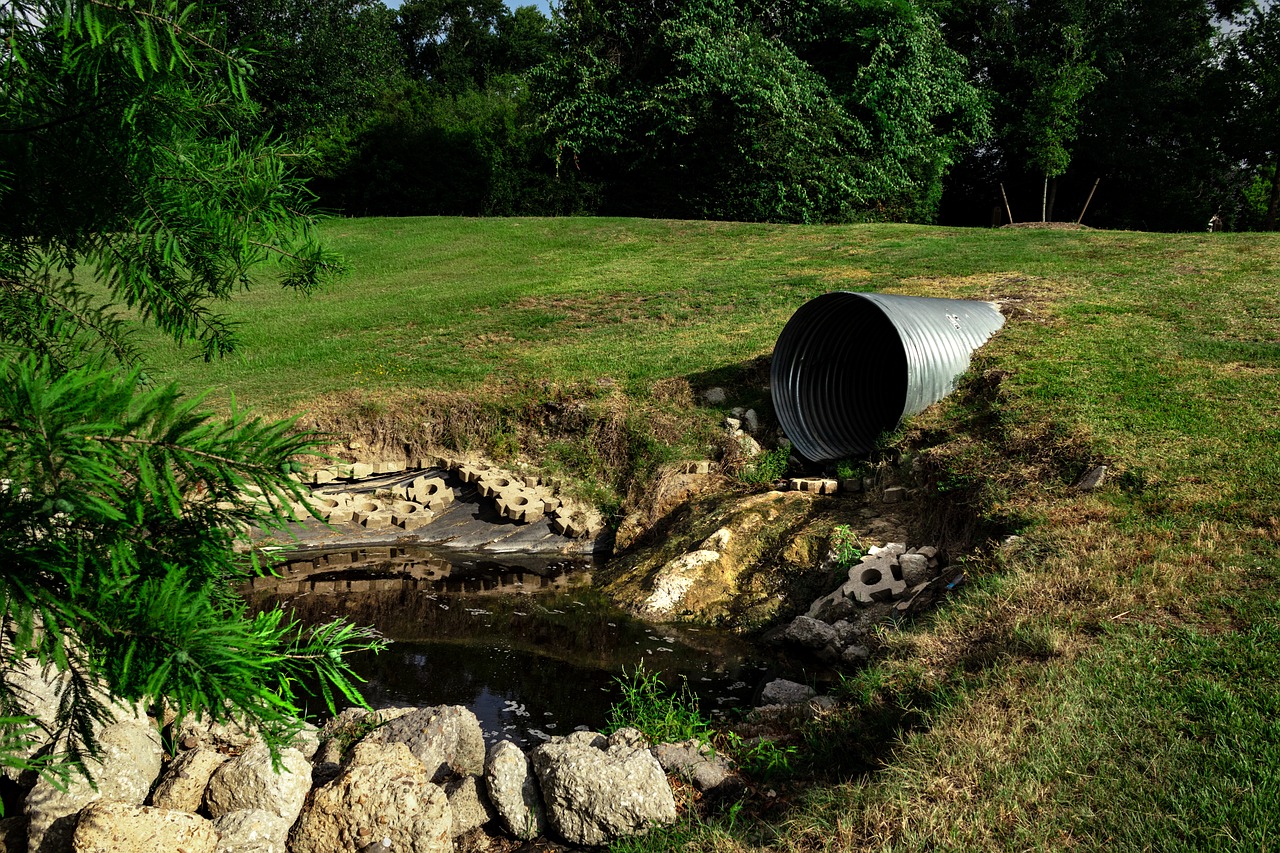 Cómo construir un canal de drenaje: una guía paso a paso