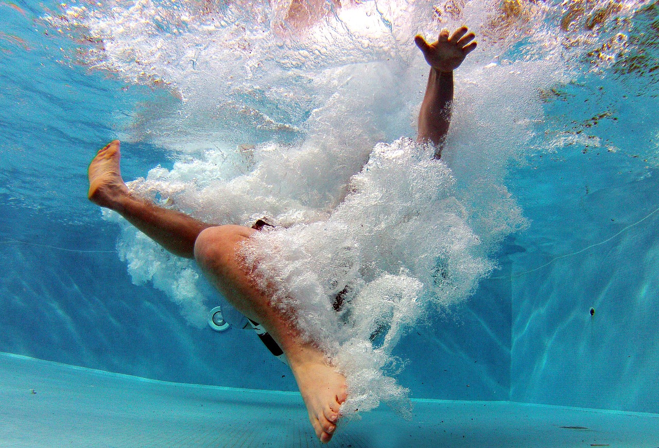 Cómo determinar el caudal de una bomba de piscina