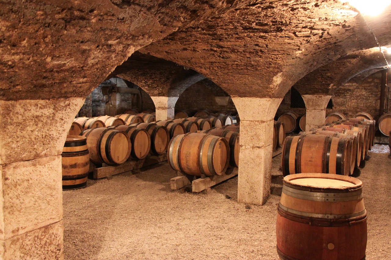 ¿Cuántos barriles caben en un tanque de 1100 litros?