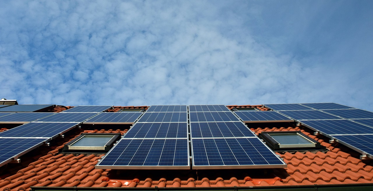 ¿Cuáles son las Ventajas y Desventajas de la Energía Solar Térmica y Fotovoltaica?”